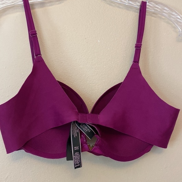 Victoria Secret Push Up Bra with front jeweled V. Size 34C
C - Picture 5 of 9